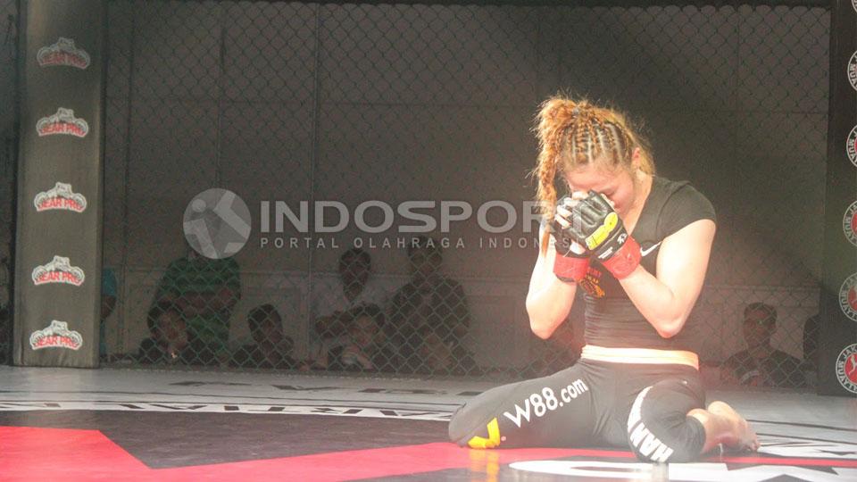Women Fighter, Linda Darrow sujud sukur usai menang melawan Inandya Citra
