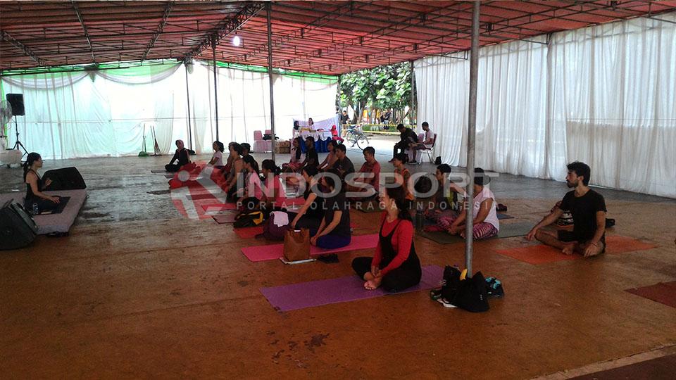 Suasana tenang membuat peserta lebih fokus melakukan gerakan yang diberikan oleh instruktur