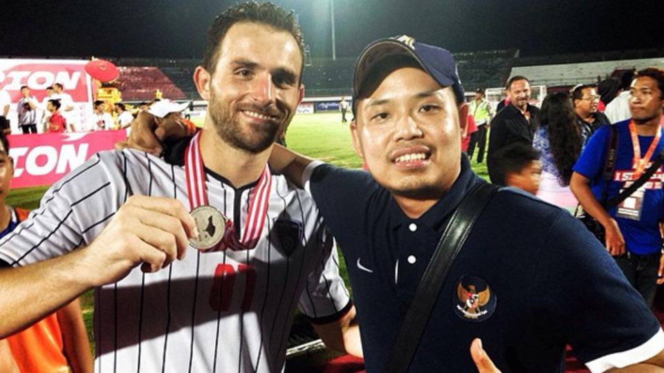 Gabriel Budi (kanan) dan Ilija Spasojevic. Copyright: @Gabrielbudi