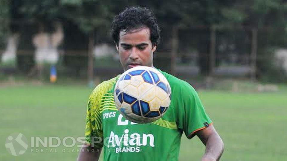 Khairallah Abdelkbir pemain anyar Surabaya United. Copyright: Fajar Kristanto/INDOSPORT