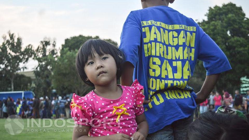 Animo tinggi warga saksikan laga Arema Cronus vs Persekam Metro FC.