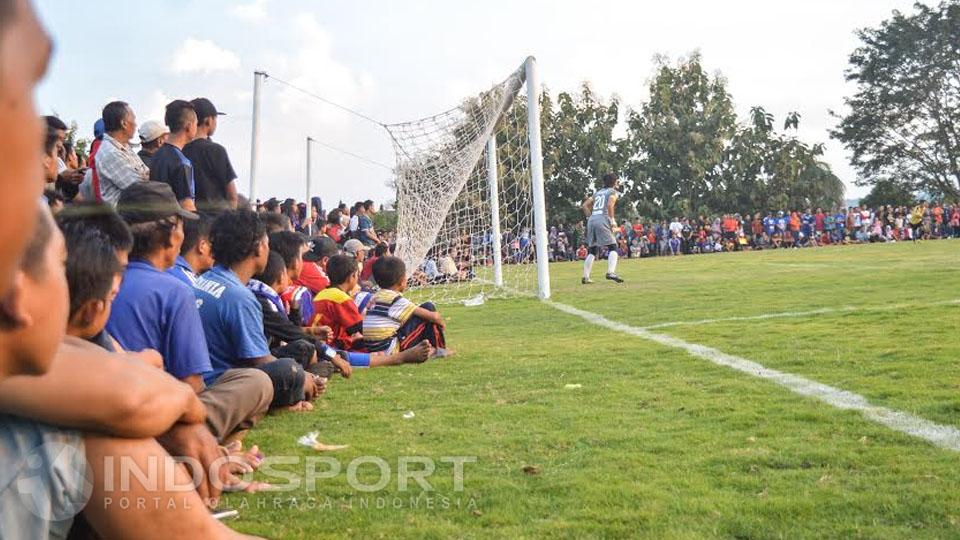 Ribuan warga saksikan dari dekat laga Arema Cronus vs Persekam Metro FC.