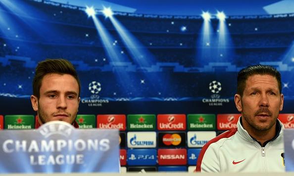 Saul Niguez dan Diego Simeone dalam jumpa pers. Copyright: INTERNET