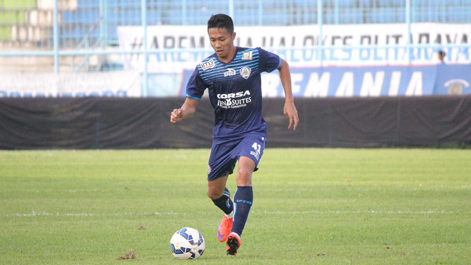 Pemain Arema Cronus, Dendi Santoso. Copyright: Ian Setiawan/INDOSPORT