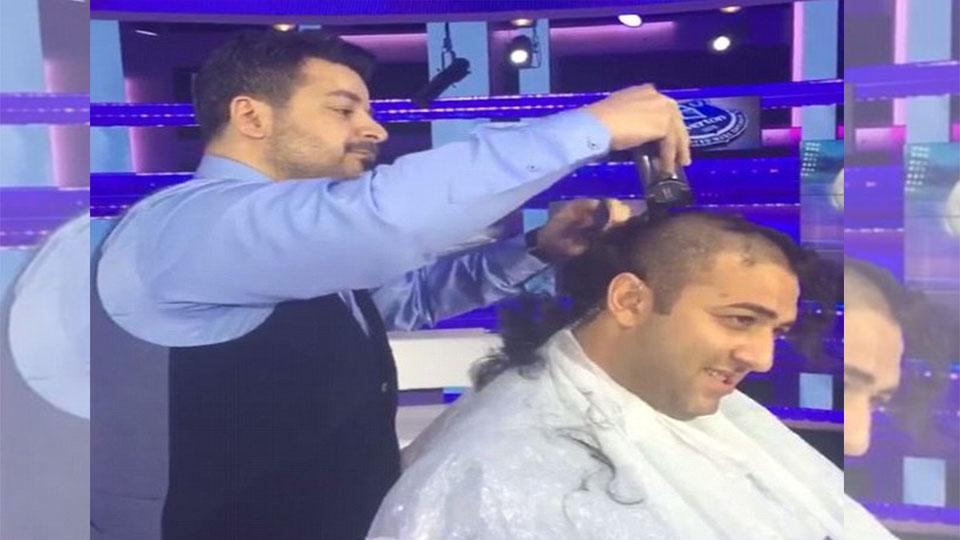 Mido memotong habis rambutnya usai Leicester City menjuarai Liga Primer Inggris musim ini. - INDOSPORT