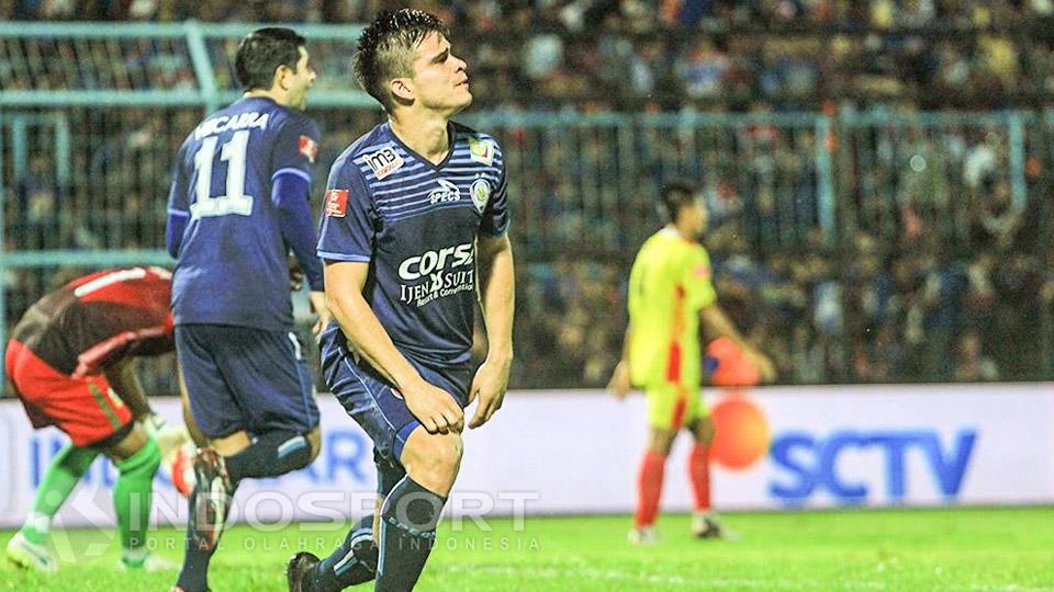 Gustavo Giron saat melawan Bhayangkara Surabaya United. - INDOSPORT