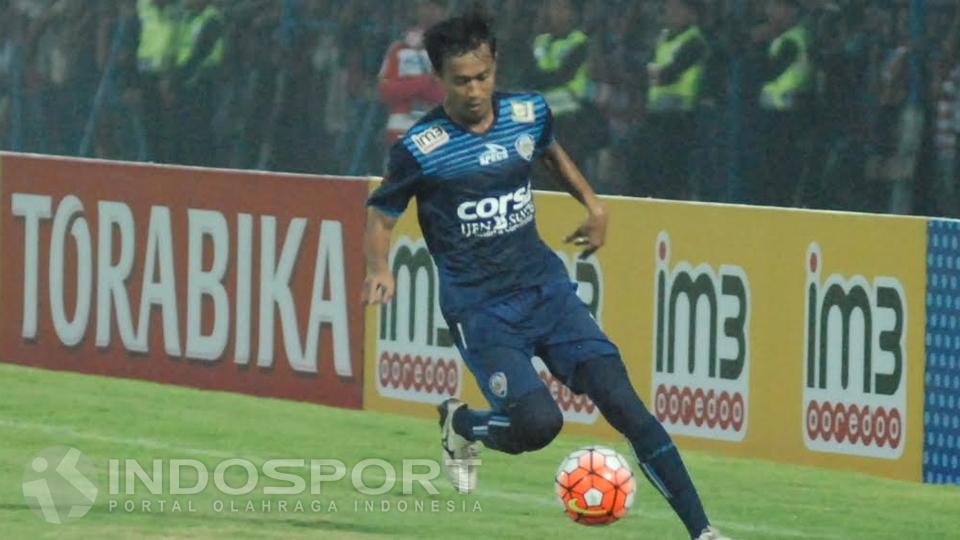 Sunarto sedang on fire tepat di hari ulang tahun, dengan menyumbang kontribusi penting dalam kemenangan telak Arema Cronus atas Persiwa Wamena. - INDOSPORT