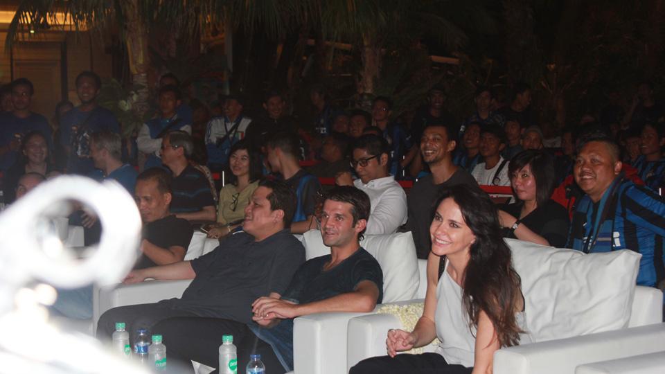 Chivu%20dan%20sang%20istri%20%28kanan%29.