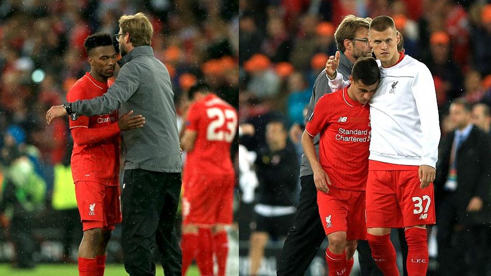 Pelatih Liverpool Jurgen Klopp memberikan pelukan terhadap Daniel Sturridge (kiri) dan sementara Martin Skrtel memeluk Philippe Coutinho (kanan). Copyright: INTERNET