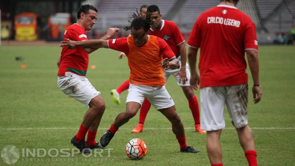 Para%20pemain%20Calcio%20Legend%20menjajal%20Stadion%20Utama%20Gelora%20Bung%20Karno.