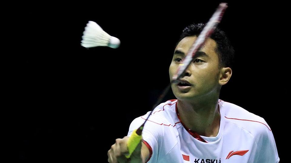 Tommy Sugiarto menyerah kalah dengan skor 17-21 dan 18-21.