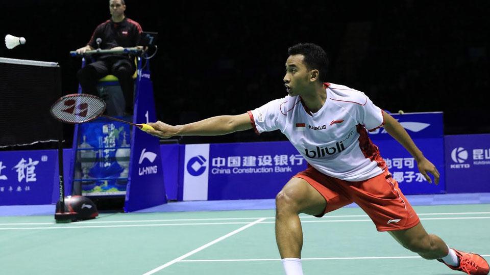 Tommy Sugiarto menyerah kalah dengan skor 17-21 dan 18-21.
