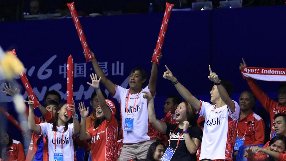 Para pendukung Merah Putih tak lelah memberikan dukungan kepada Tim Thomas Indonesia.