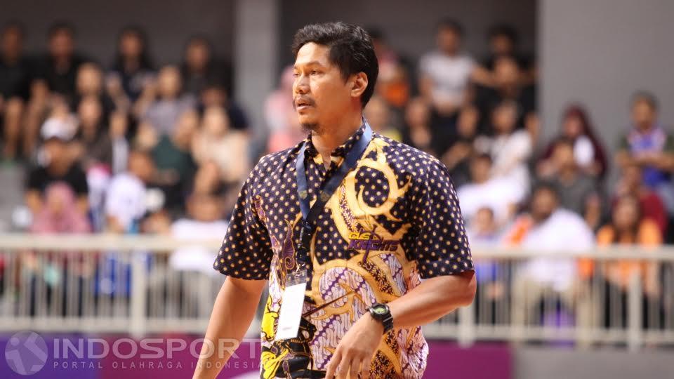 Sifat disiplin yang ditanamkan Wahyu Widayat Jati (Coach Cacing) kepada para pemainnya di CLS Knights berbuah manis.