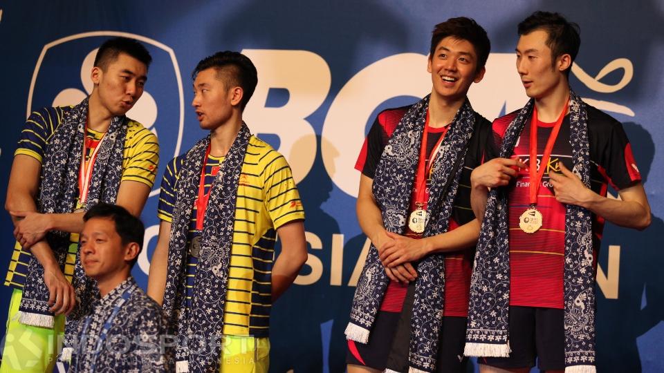 Ganda putra Korea, Lee Yong-dae/Yoo Yeon-seong (kanan) saat meraih gelar juara Indonesia Open 2016.