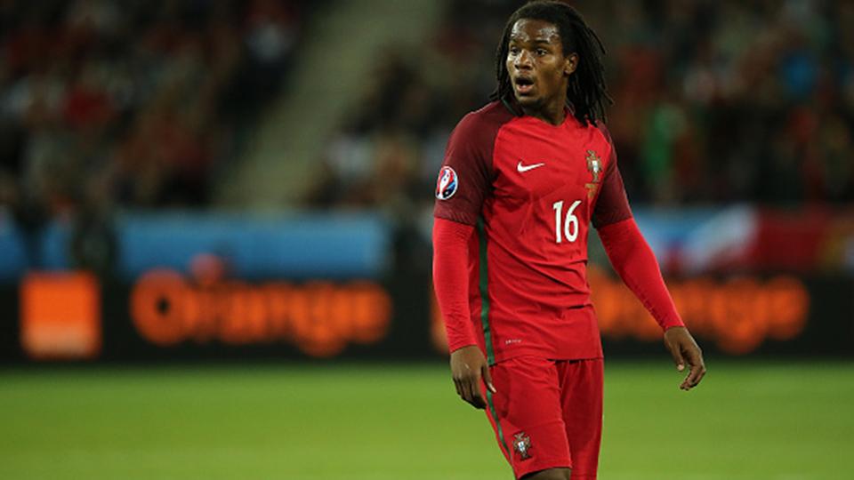 Renato Sanches ikut bermain ketika Portugal bermain 1-1 melawan Islandia. Copyright: INTERNET