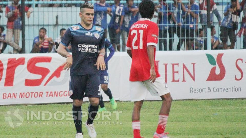 Penyerang Arema Cronus, Cristian Gonzales, kemungkinan akan bermain melawan Persija Jakarta pasca pulih dari cedera. - INDOSPORT