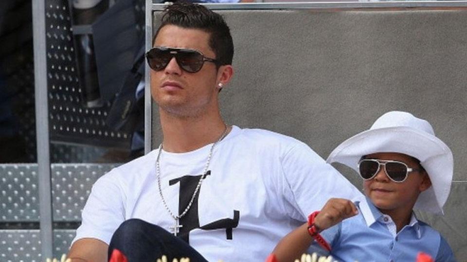 Cristiano Ronaldo dan anaknya Cristiano Ronaldo Jr Copyright: INTERNET