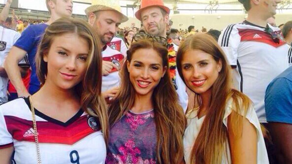 Tiga dara cantik fans asal Jerman di ajang Euro 2016. - INDOSPORT