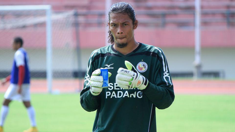 Kiper%20Semen%20Padang%2C%20Jandia%20Eka%20Putra%20sempat%20dipanggil%20staf%20kepelatihan%20Timnas%20Indonesia%20untuk%20menggantikan%20posisi%20Kurnia%20Meiga%20Hermansyah.