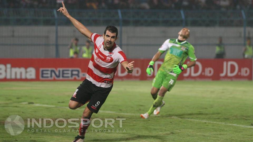 Pablo Rodrigues Aracil saat memperkuat Madura United.