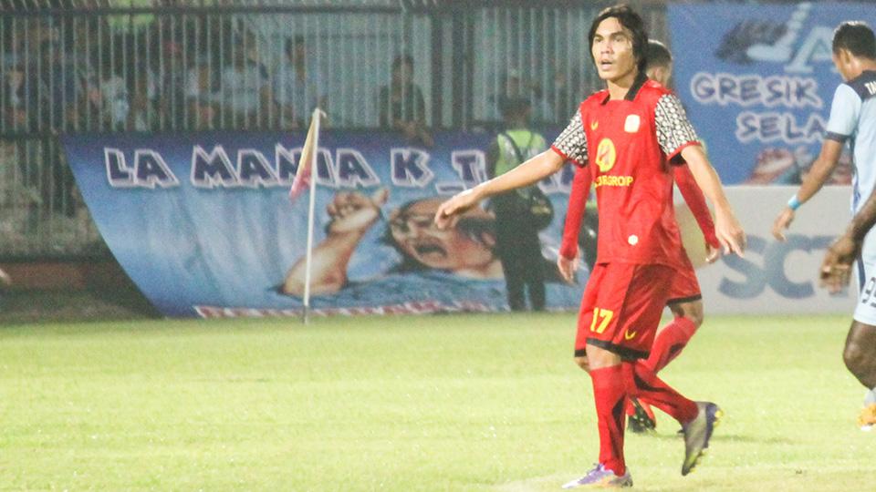 Paulo Sitanggang saat melawan Persela Lamongan. Copyright: INTERNET