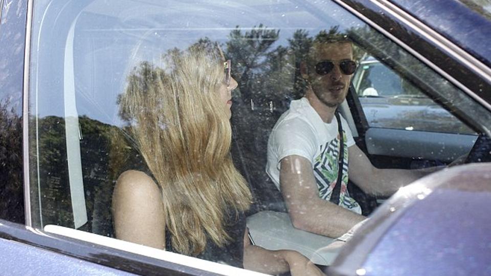 David de Gea dan pacarnya Edurne Garcia, terlihat sudah kembali ke tanah air, Madird, setelah Spanyol gugur di perempatfinal Euro 2016. - INDOSPORT