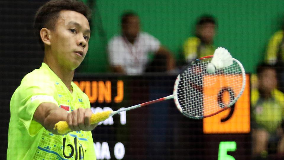 Ramadhani Muhammad Zulkifli berusaha mengembalikan shuttlecock lawan. - INDOSPORT