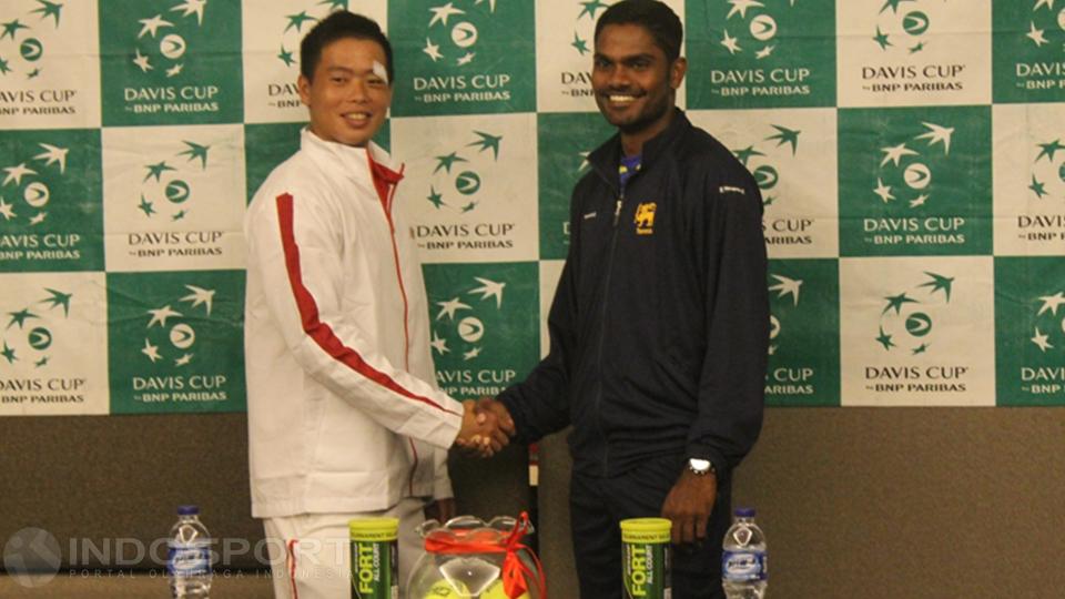 David%20Agung%20Susanto%20saat%20bersalaman%20bersama%20Harshana%20Godamanna