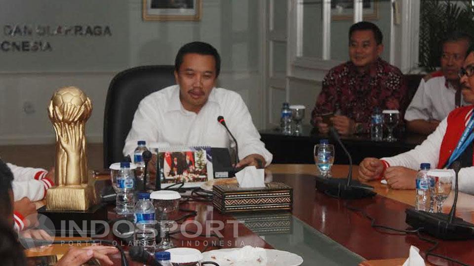Menpora%2C%20Imam%20Nahrawi%2C%20turut%20apresiasi%20kepada%20tim%20putra%20Indonesia%2C%20Juara%20di%20ajang%20Gothia%20Cup%202016.