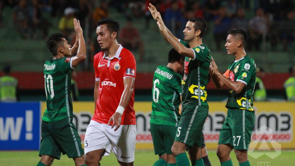 Raut%20kekecewaan%20wajah%20pemain%20Persija%20Jakarta%20usai%20dikalahkan%20Bhayangkara%20SU%20dengan%20skor%202-1.