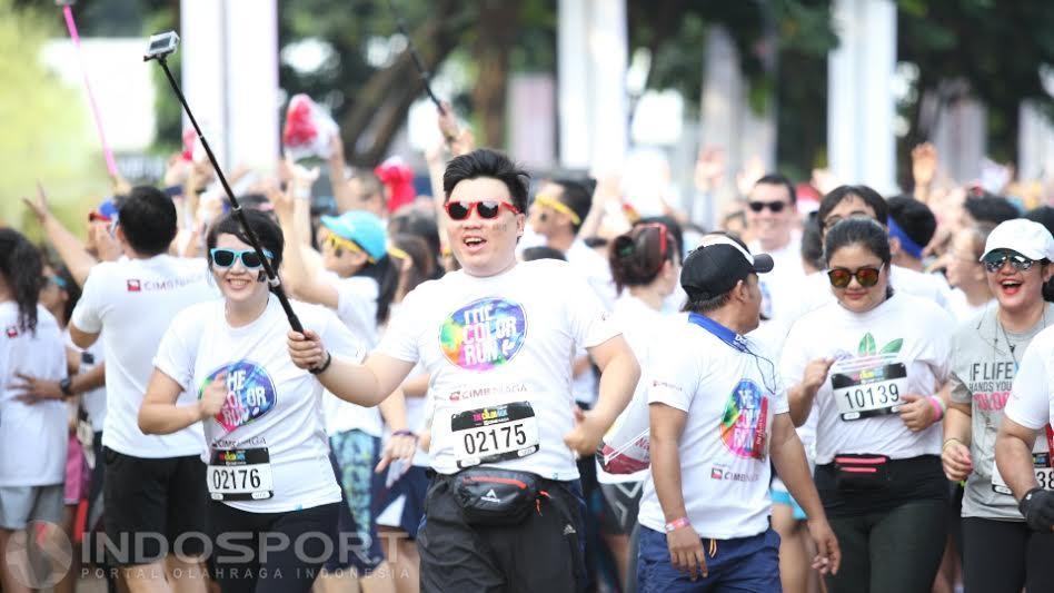 The Color Run 2016 diikuti dari berbagai kalangan, tua, muda maupun anak-anak.