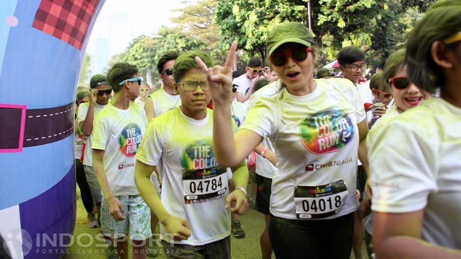 Para peserta saat memulai start The Color Run 2016.
