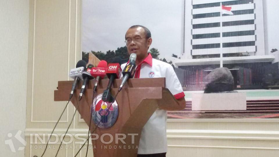 Sesmenpora, Gatot S. Dewa Broto saat menyampaikan konferensi pers.