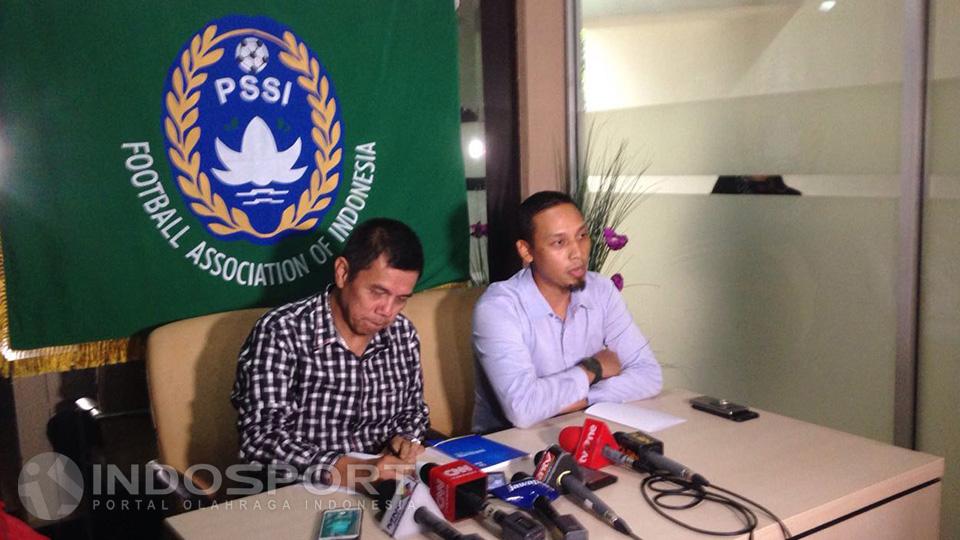 Hinca%20Panjaitan%20%28kiri%29%20dan%20Azwan%20Karim%20dalam%20konferensi%20pers%20%2811%2F08%2F16%29.