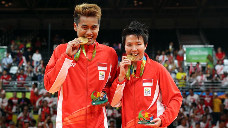 Tontowi Ahmad/Liliyana Natsir saat meraih emas di Olimpiade Rio 2016. - INDOSPORT