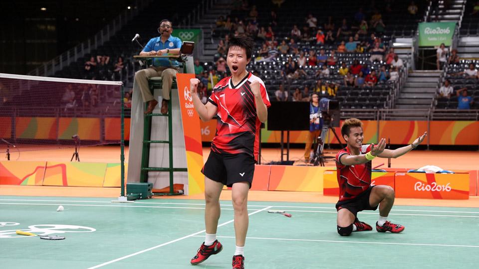 Tontowi%20Ahmad%2FLiliyana%20Natsir%20usai%20merebut%20emas%20di%20Olimpiade%20Rio%202016.