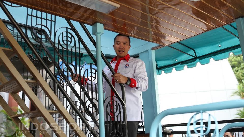 Bus Bandros adalah Bandung Tour on The Bus, yakni bus tingkat yang disediakan pemerintah kota Bandung untuk turis yang ingin berkeliling kota Bandung.
