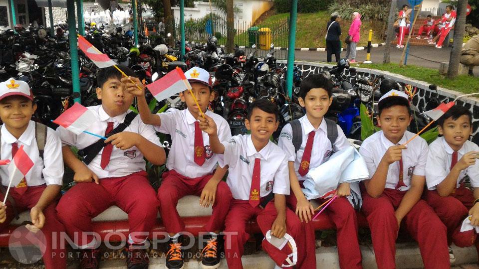 Sejumlah%20pelajar%20Sekolah%20Dasar%20akan%20ikut%20menyambut%20kedatangan%20Owi%2FButet.