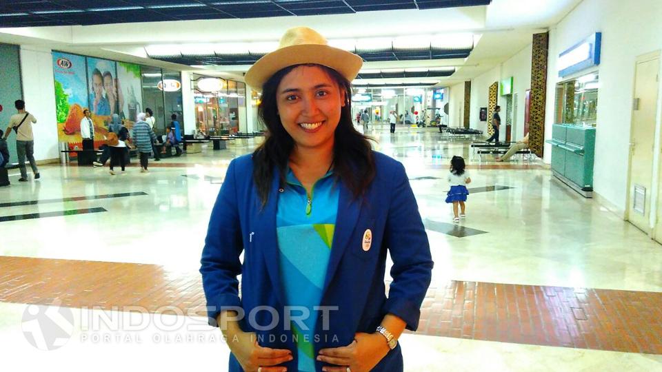 Wasit taekwondo perempuan Indonesia yang bertugas di Olimpiade Rio 2016, RahadewinetaRahadewineta, telah kembali ke Tanah Air dan tim Indosport pun langsung mewawancarainya di Bandara. - INDOSPORT
