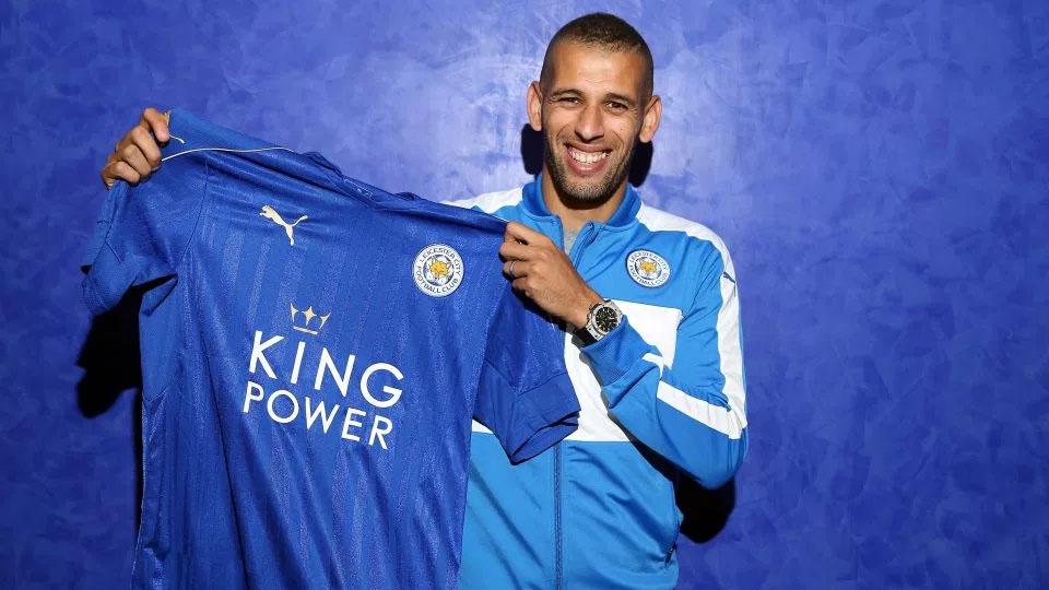 Islam Slimani terlihat sangat bahagia sebagai pemain anyar Real Madrid. Copyright: INTERNET