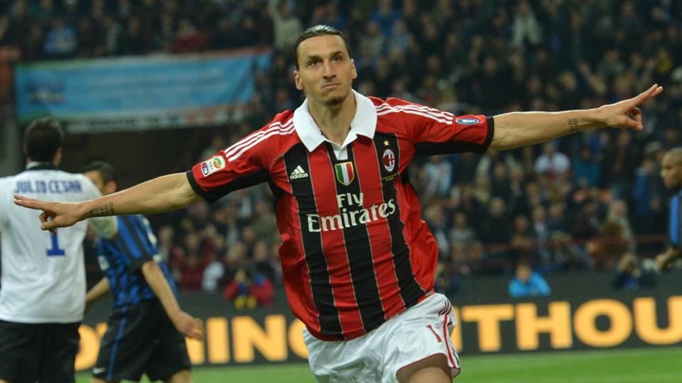Zlatan Ibrahimovic melakukan selebrasi saat di AC Milan. Copyright: INTERNET