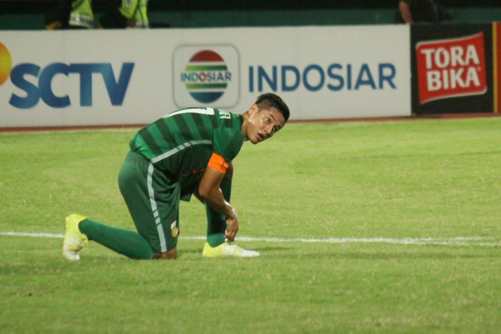 Bek tengah Bhayangkara Surabaya United, Indra Kahfi Ardhiyaksa. Copyright: INTERNET