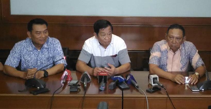 Agum%20Gumelar%20beri%20tanggapan%20terkait%20dengan%20banyak%20militer%20yang%20mencalonkan%20Ketum%20PSSI