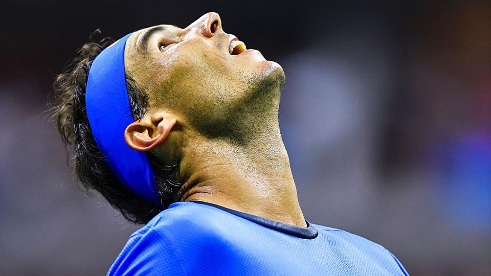 Rafael Nadal terlihat frustrasi usai kalah petenis Prancis, Lucas Pouille. Copyright: INTERNET