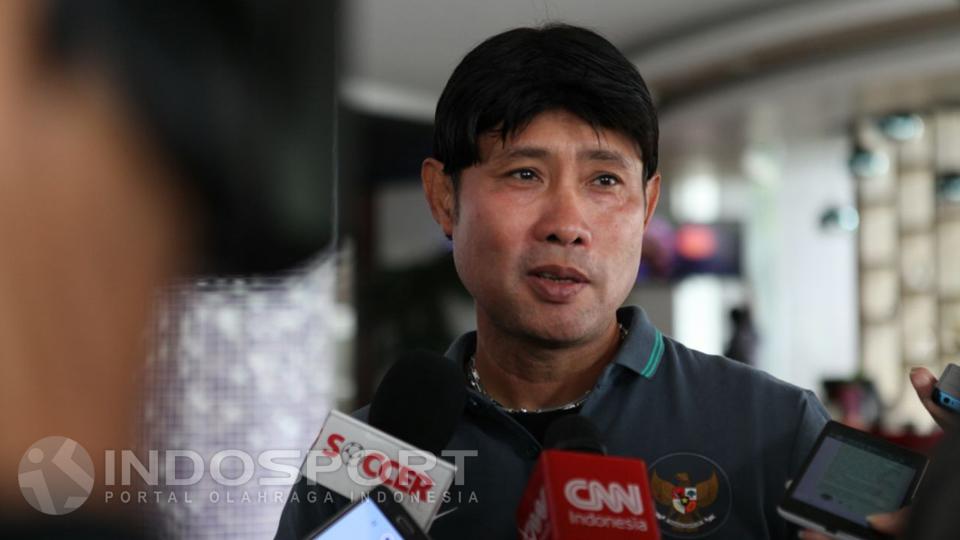 Eduard Tjong memimpin Timnas Indonesia U19 di Vietnam. - INDOSPORT