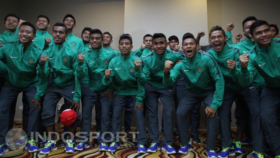 Akan%20bertanding%20di%20piala%20AFF%2C%20Timnas%20Indonesia%20foto%20bersama%20sebelum%20berangkat%20ke%20Vietnam.