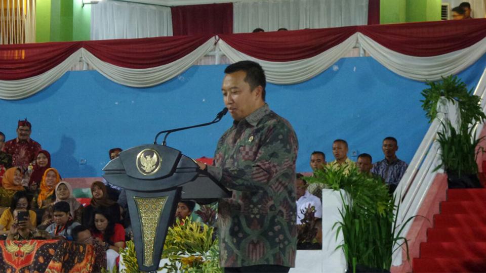 Imam Nahrawi saat membuka acara perayaan Hari Olahraga Nasional 2016. - INDOSPORT