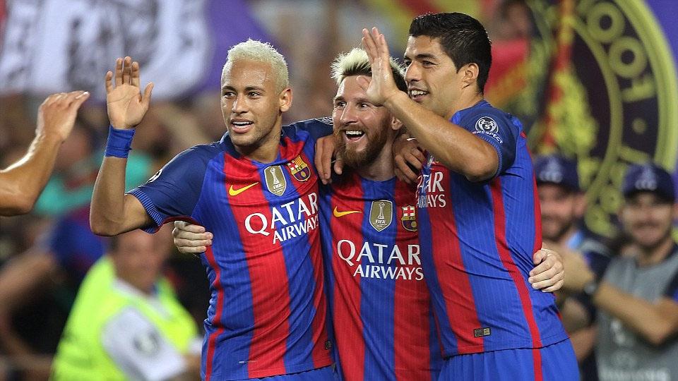 Neymar (kiri), Lionel Messi (tengah) dan Luis Suarez saat di Barcelona. - INDOSPORT