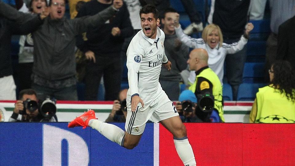 Penyerang Real Madrid, Alvaro Morata saat merayakan gol ke gawang Sporting Lisbon pada laga fase grup Liga Champions di stadion Santiago Bernabeu, Madrid, Kamis (15/09/16) dini hari WIB. Copyright: INTERNET